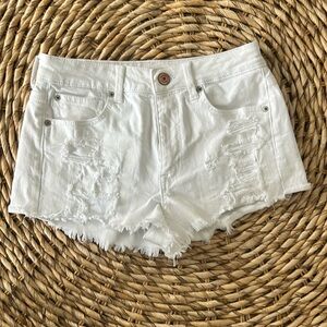 American Eagle women’s size 6 white denim shorts cut off